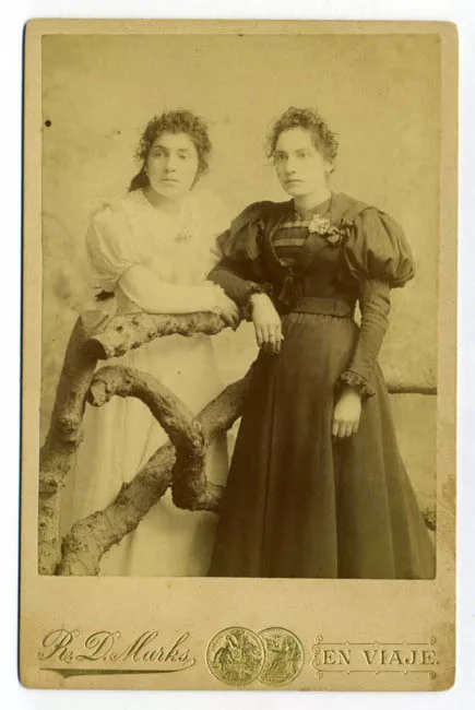 CLORINDA Y ESTHER GALDAMEZ L.