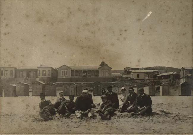 GRUPO EN LA PLAYA