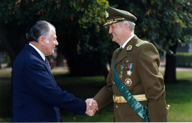 PDTE. AYLWIN CON GRAL. RODOLFO STANGUE
