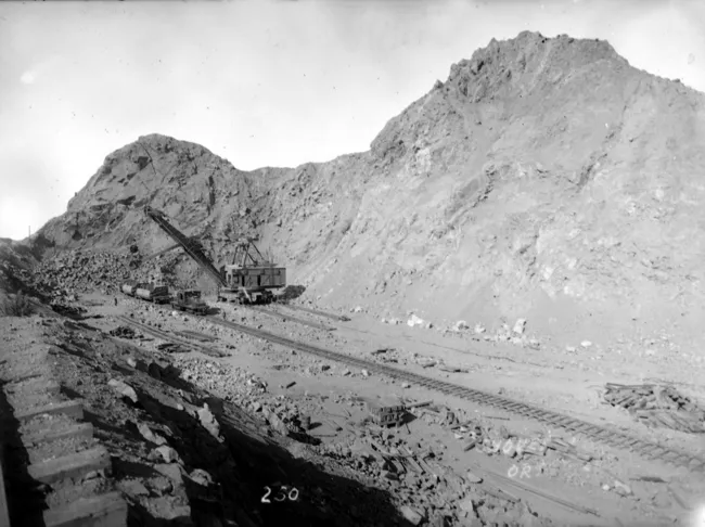 Excavadora Cargando Mineral
