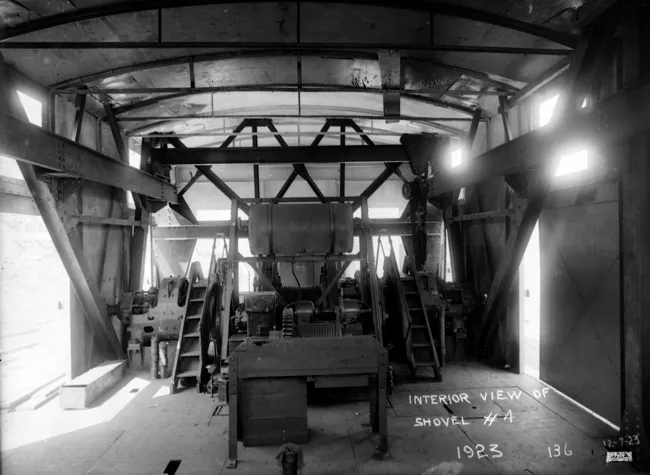 Vista Interior de la Excavadora #4