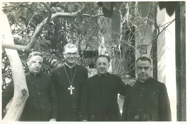 CAPELLAN AHUMADA Y TRES SACERDOTES