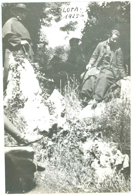 SACERDOTES EN LOTA