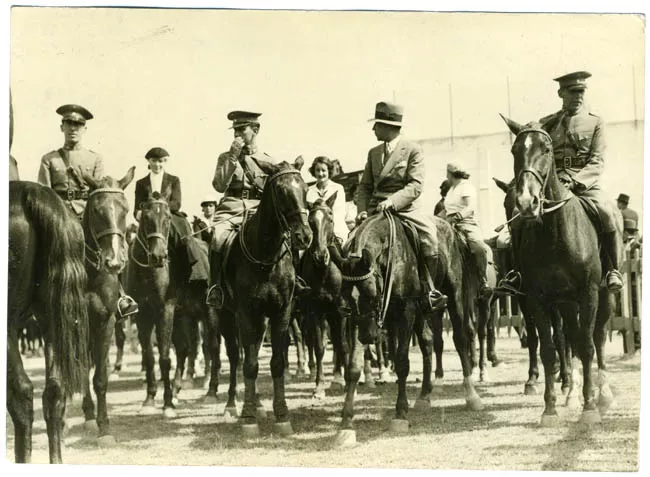 MANUEL BIANCHI GUNDIAN A CABALLO