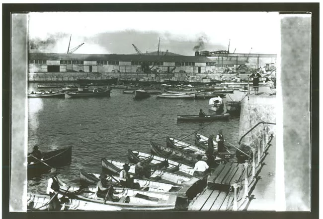 BOTES EN EL PUERTO.FOT.ALTSCHWAGER.