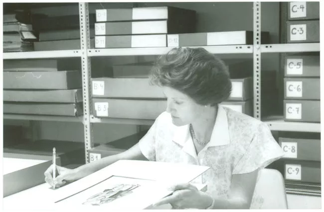 Francisca Valdés, catalogando grabados