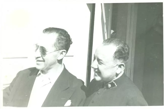 CAPELLAN EJERCITO Y OTRO