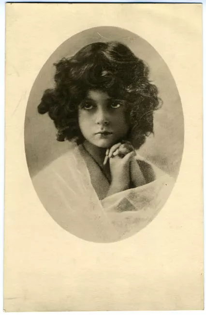 RETRATO DE NIÑA