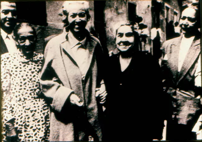 Gabriela Mistral y amigas