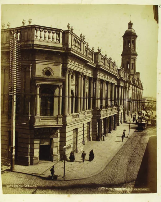 Palacio Arzobispal en la Plaza de Armas de Santiago de Chile