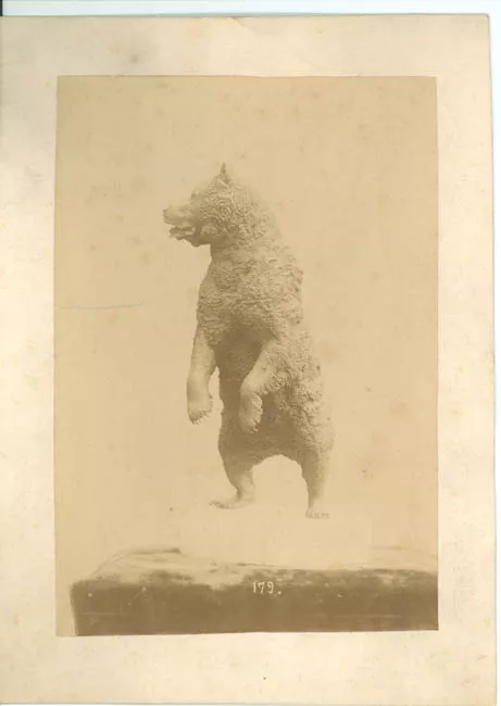 1 PEQUEÑA ESCULTURA