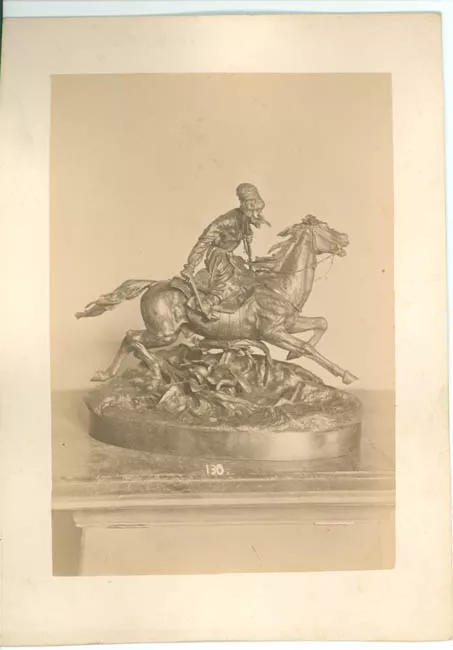 1 PEQUEÑA ESCULTURA