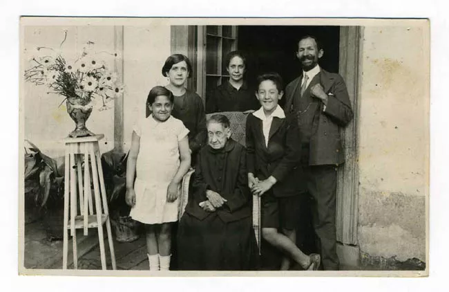 DOÑA TRANSITO REYES S. DE AMPUERO