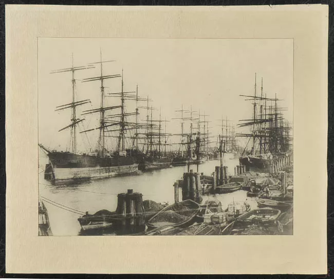 Barcos salitreros en Hamburgo 