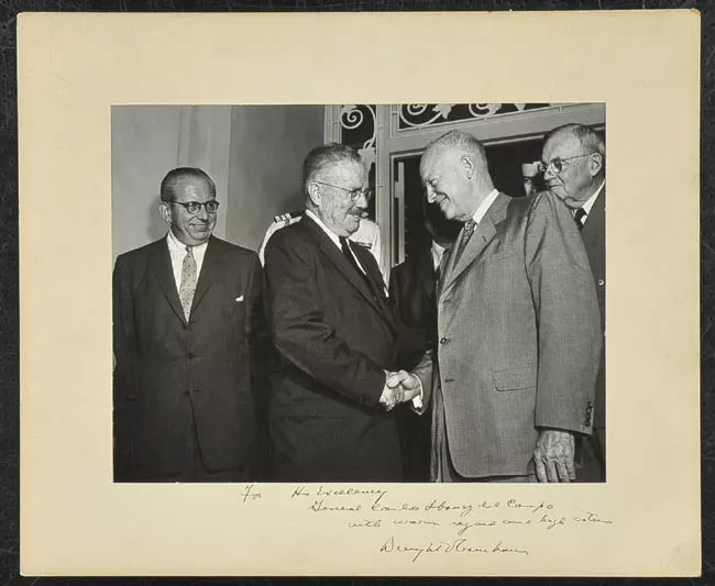 Carlos Ibañez del Campo con el Presidente de los Estados Unidos Dwight David Eisenhower en Panamá