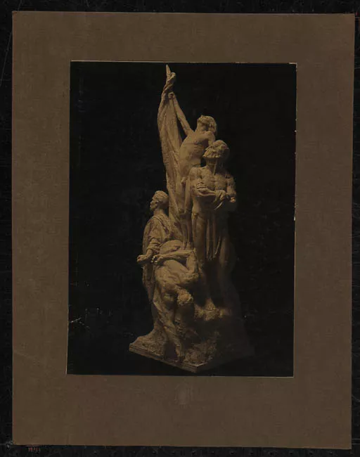 Escultura "Combate de la Concepción" de Rebeca Matte 