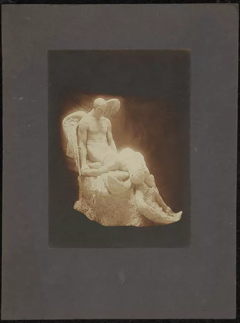 Foto de la escultura de Rebeca Matte "Icaro y Dedalo Unidos en la gloria y en la muerte" o "Monumento a la aviación" [...]