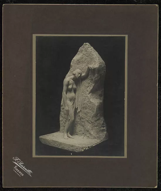 Foto de la escultura de Rebeca Matte "El Dolor" hecha en marmol en la Torrosa, Fiésole, Italia [...]