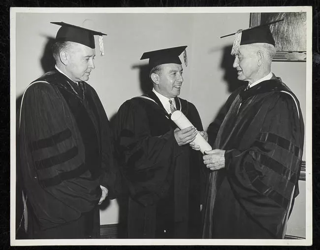 Gabriel González Videla en la Universidad de Columbia recibiendo el título de Doctor  "Honoris Causa" en Leyes.