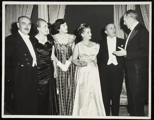Gabriel Gonzalez Videla junto Rosa Markmann, Horacio Walker Larraín, Teresa Concha de Walker