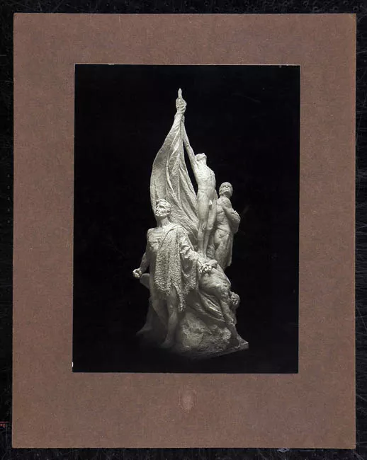 Escultura de Rebeca Matte "Combate de la Concepción".