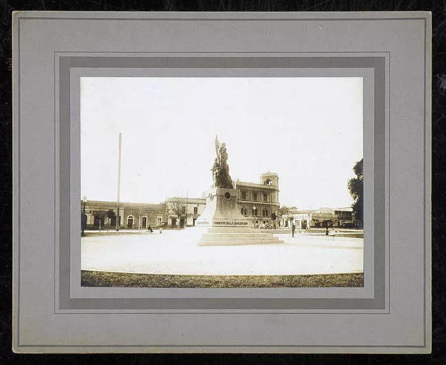 Monumento a los Héroes de la Concepción, escultura de Rebeca Matte 