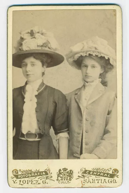 Retrato de Leonor Errázuriz Echazarreta y otra