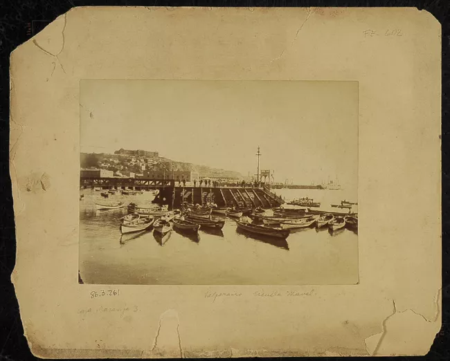 Embarcadero en el Puerto de Valparaíso. 