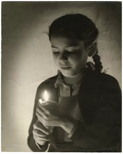 Retrato de niña con vela 