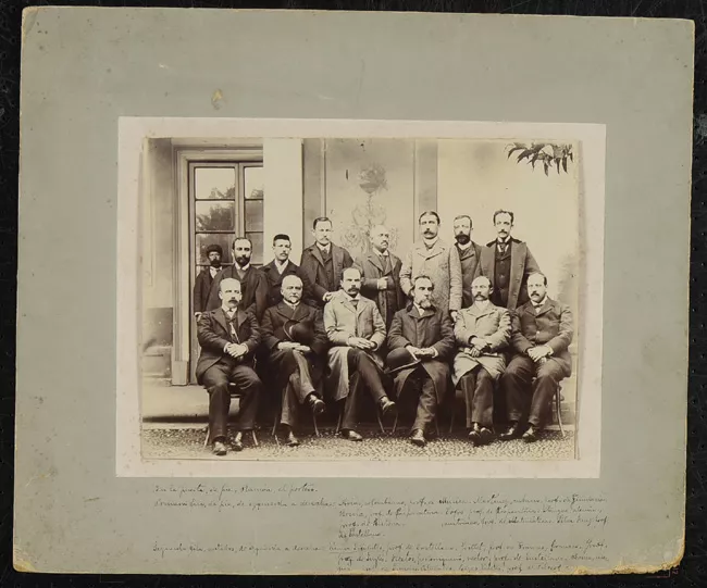 Retrato grupal, profesores del liceo Miguel Luis Amunategui con Julio Vicuña Cifuentes
