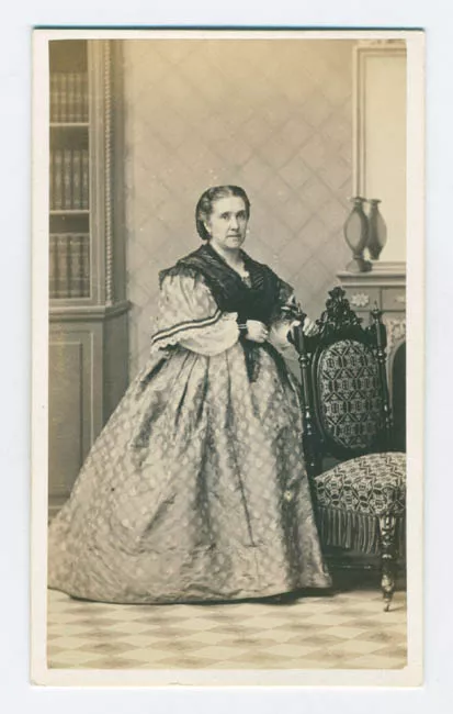 Retrato de Mercedes Recasens Lavín de Zegers