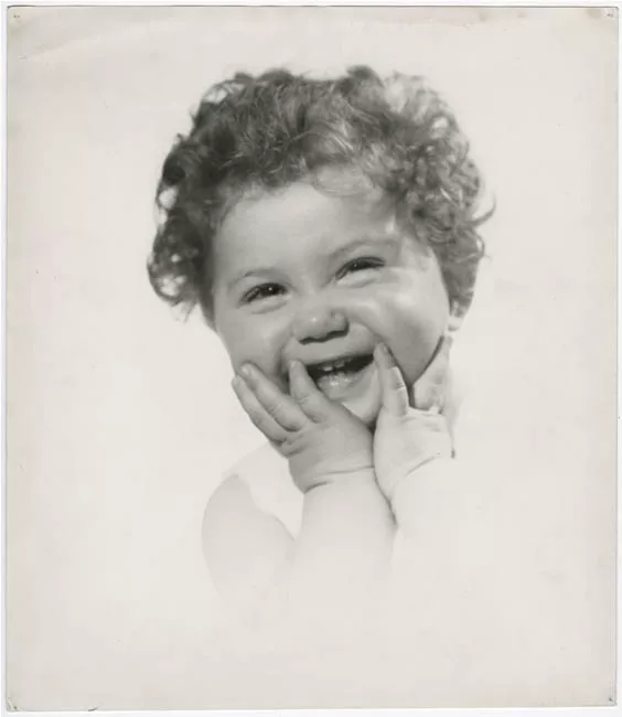 Retrato infantil de estudio de niño Moukarzel