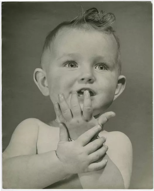 Retrato infantil de estudio de niño Allende