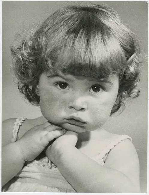 Retrato infantil de Estudio de niña no identificada. 