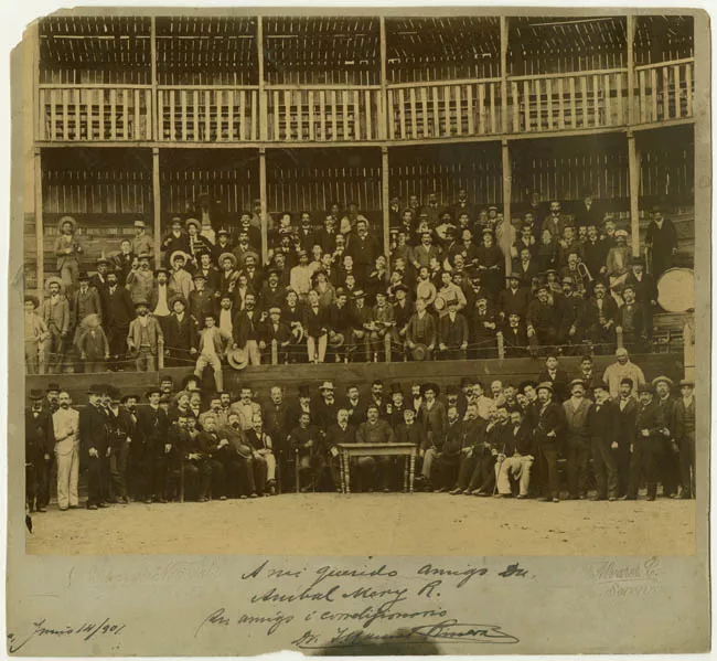 Retrato grupal con Ildefonso Marcial Rivera Alcayaga. 