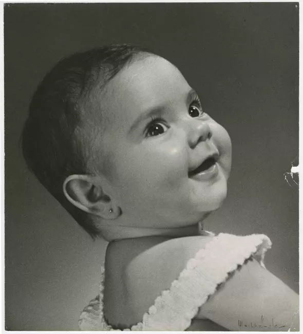Retrato infantil de Estudio de niña no identificada. 