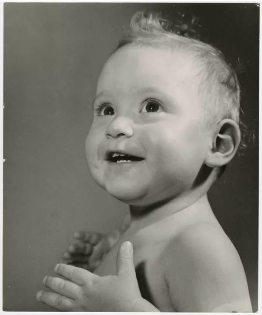 Retrato infantil de estudio de niño Coromina