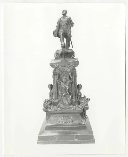 MONUMENTO A HERNANDO DE MAGALLANES