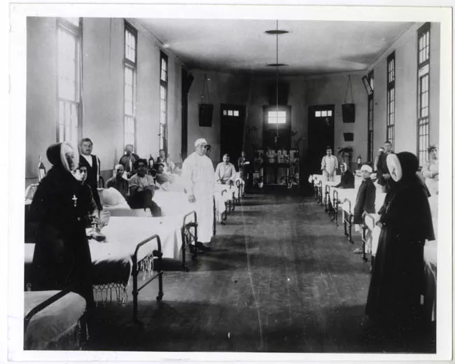 Sala de hospital con religiosas