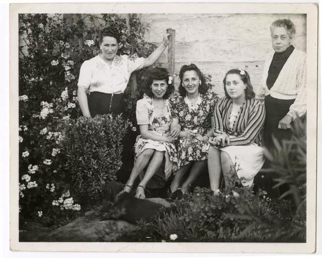 Mujeres en el jardín