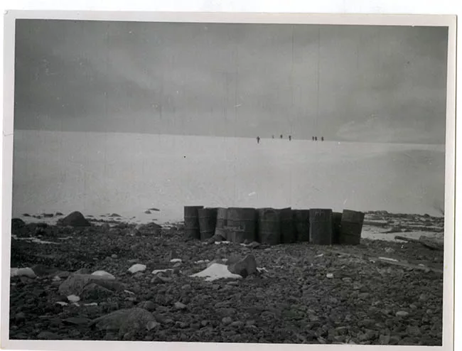 BARRILES EN BASE ANTARTICA