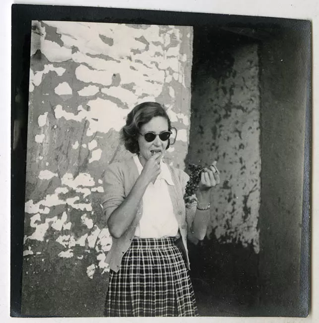 Retrato femenino, fundo Gonzalo Santa Cruz