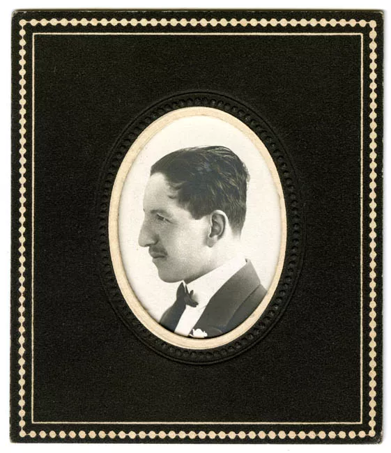 FOTO DE RETRATO HOMBRE MEDALLON