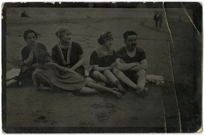 RETRATO DE GRUPO DE BAÑISTAS NO IDENTIF.