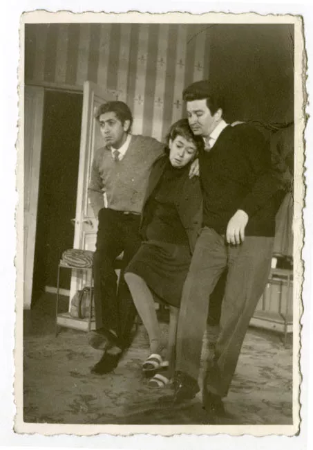 S.PIÑEIRO Y ACTORES EN ESCENA TEATRAL.