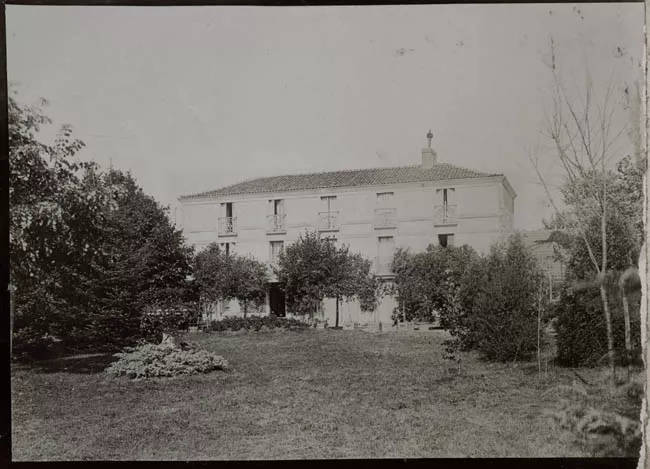 Casa de tres pisos