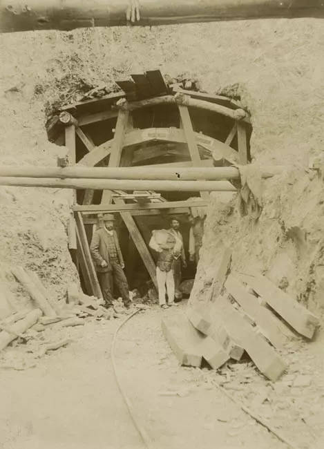 Construcción de túnel ferroviario