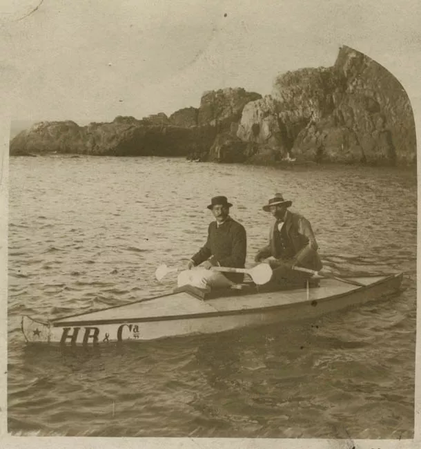 Dos hombres remando