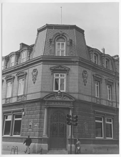 Banco en Punta Arenas