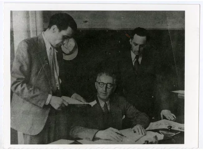 Juan Antonio Ríos Morales con dos colaboradores.